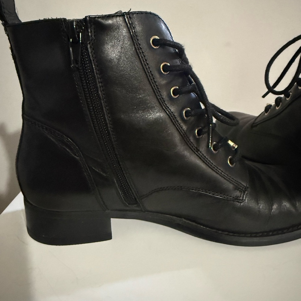 RADLEY LONDON Black Leather Lace-Up Ankle Boots with Gold Scottie charms - Picture 2 of 7